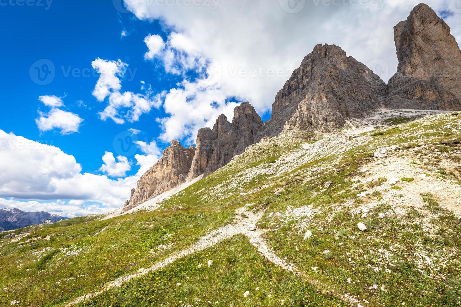 Wahrzeichen der Dolomiten - Tre Cime di Lavaredo foto