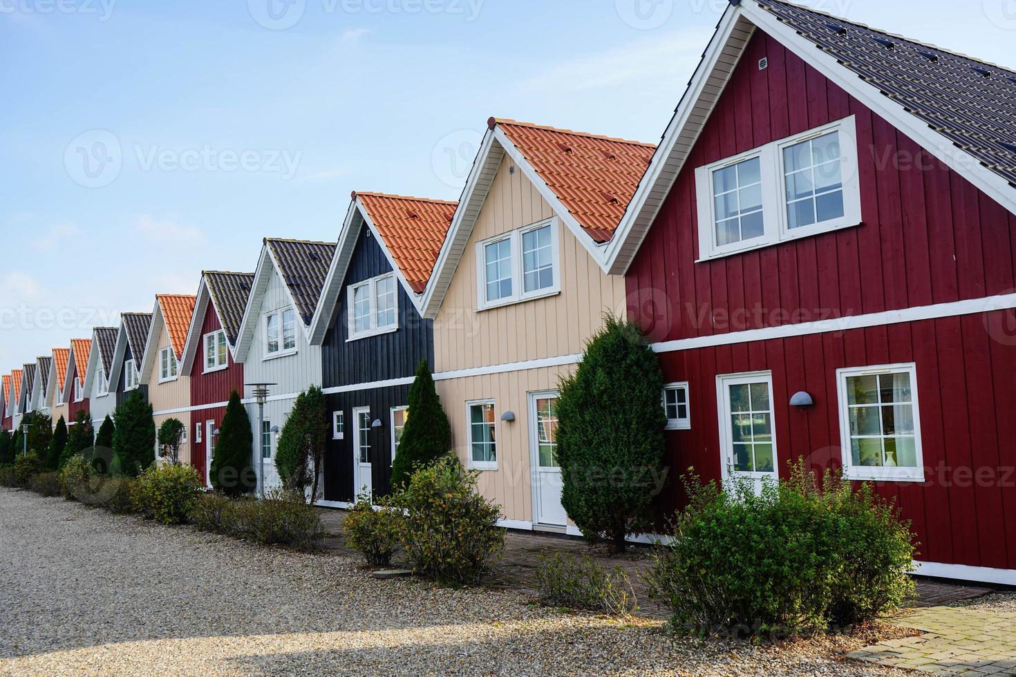 Reihenhäuser aus Holz als Ferienhäuser in Dänemark foto