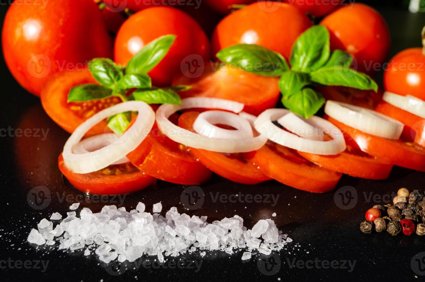 rote runde Tomaten Solanum lycopersicum foto