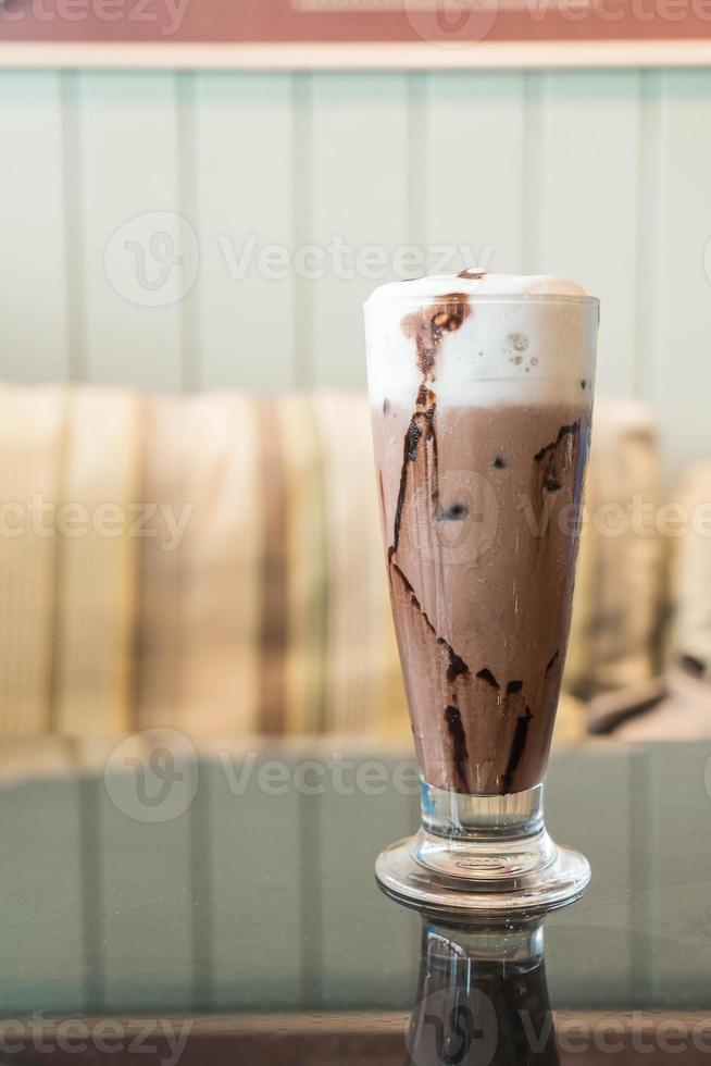 Eisschokolade auf dem Tisch foto