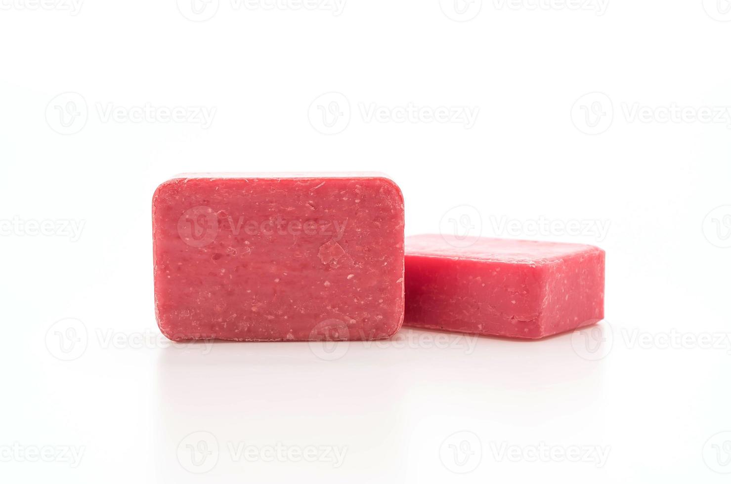 rosa Seife auf weißem Hintergrund foto