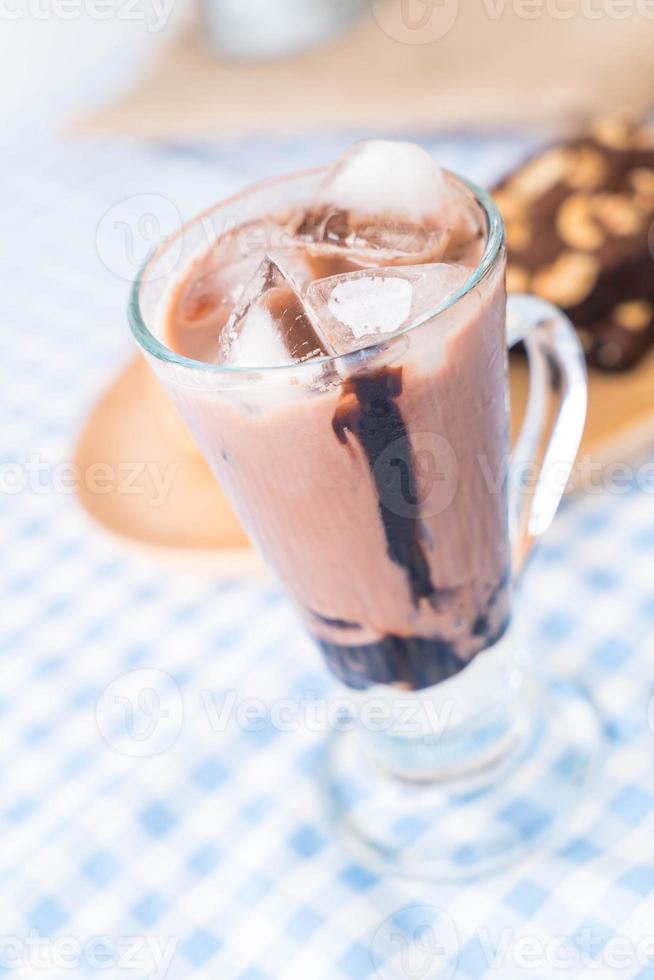 Eisschokolade auf dem Tisch foto