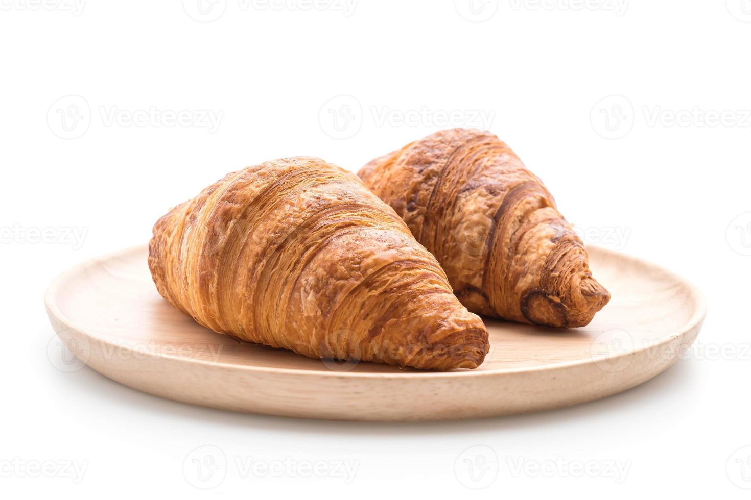 Buttercroissant auf weißem Hintergrund foto