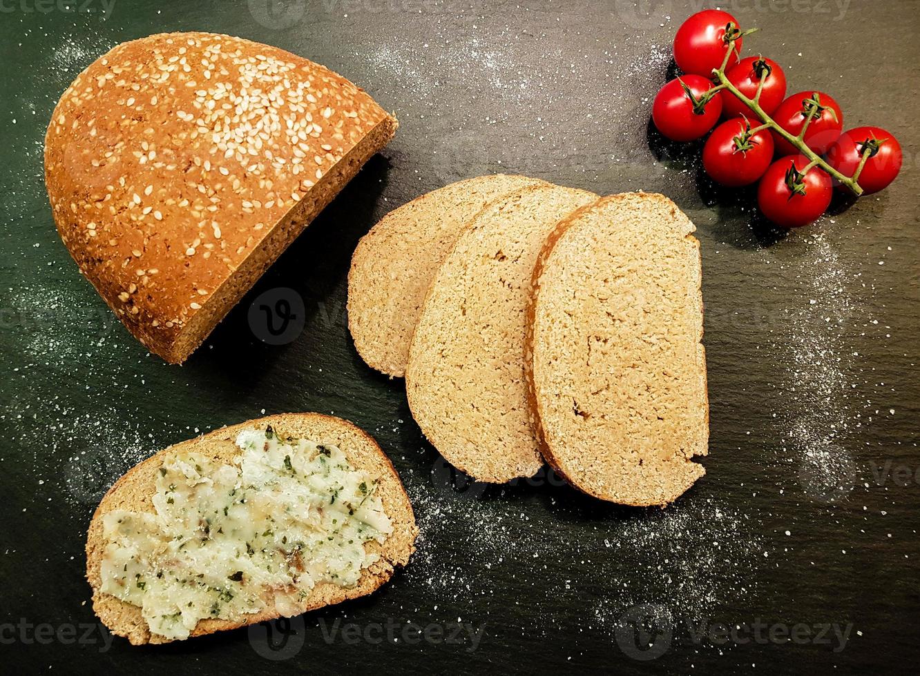 hausgemachtes Low Carb Brot aus Mandelmehl foto
