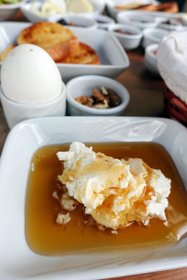 traditioneller türkischer Frühstückstisch foto