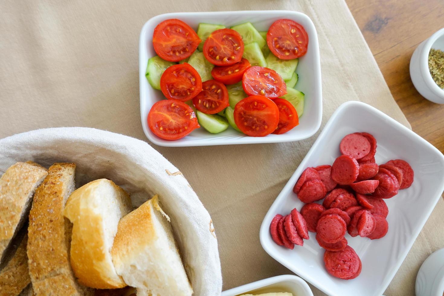 traditioneller türkischer Frühstückstisch foto