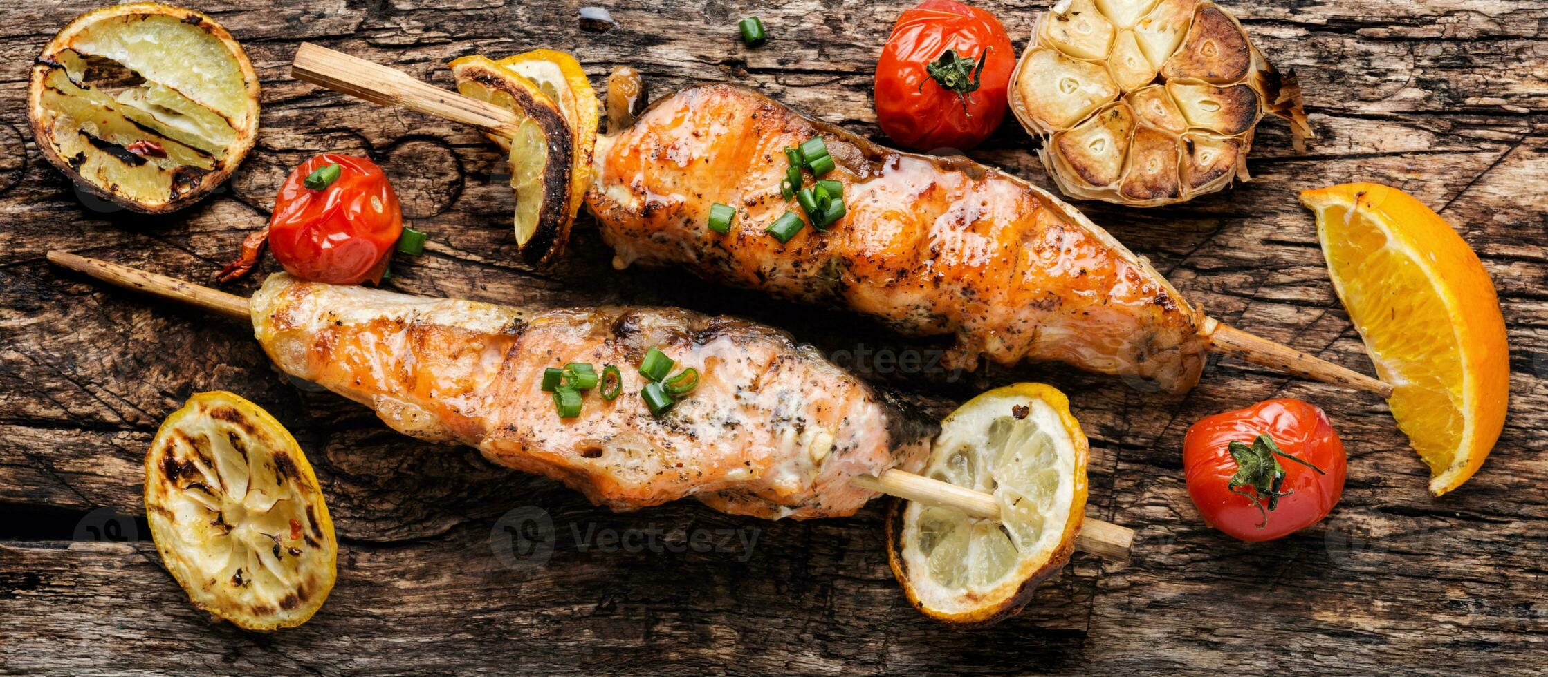 gegrillt Lachs auf Spieß foto