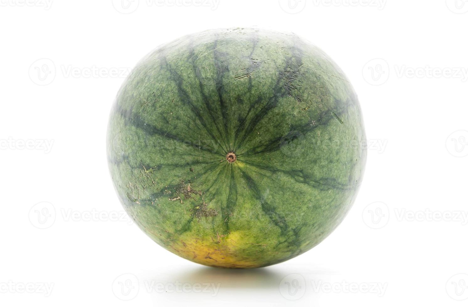 frische Wassermelone auf weißem Hintergrund foto