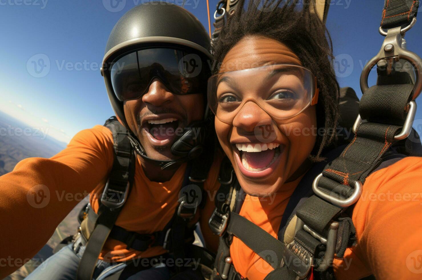 glücklich Paar nehmen Selfie mit Gleitschirm im das Berge ai generiert foto