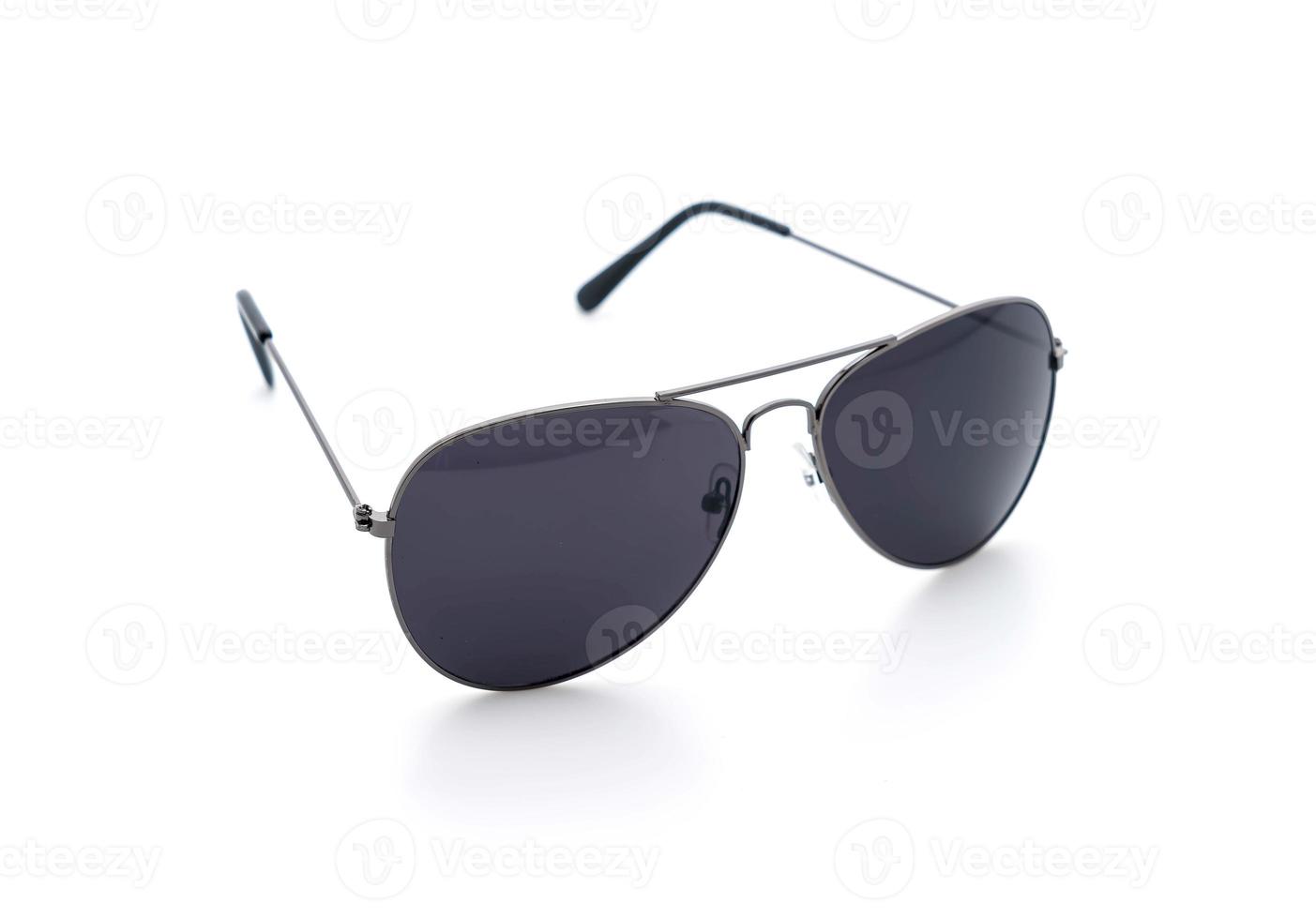 schöne Sonnenbrille auf weißem Hintergrund foto