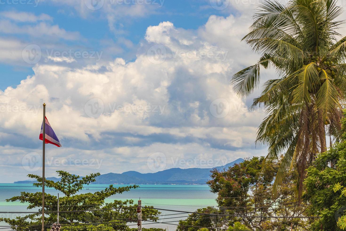 Koh Samui Inselstrand und Landschaftspanorama mit thailändischer Flagge. foto