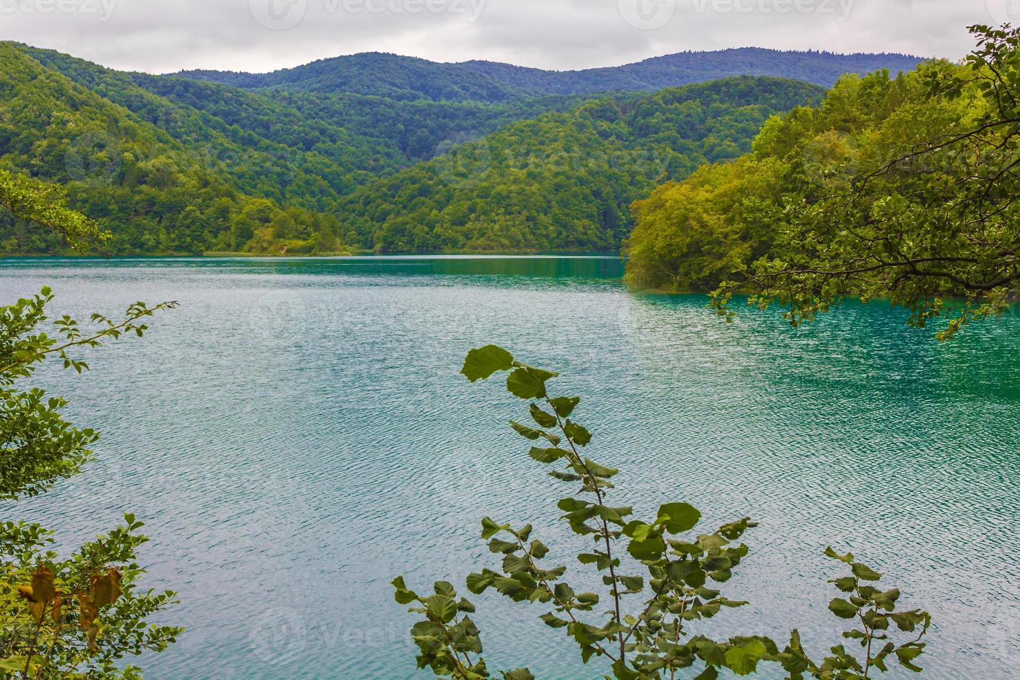 Nationalpark Plitvicer Seen Landschaft türkisfarbenes Wasser in Kroatien. foto