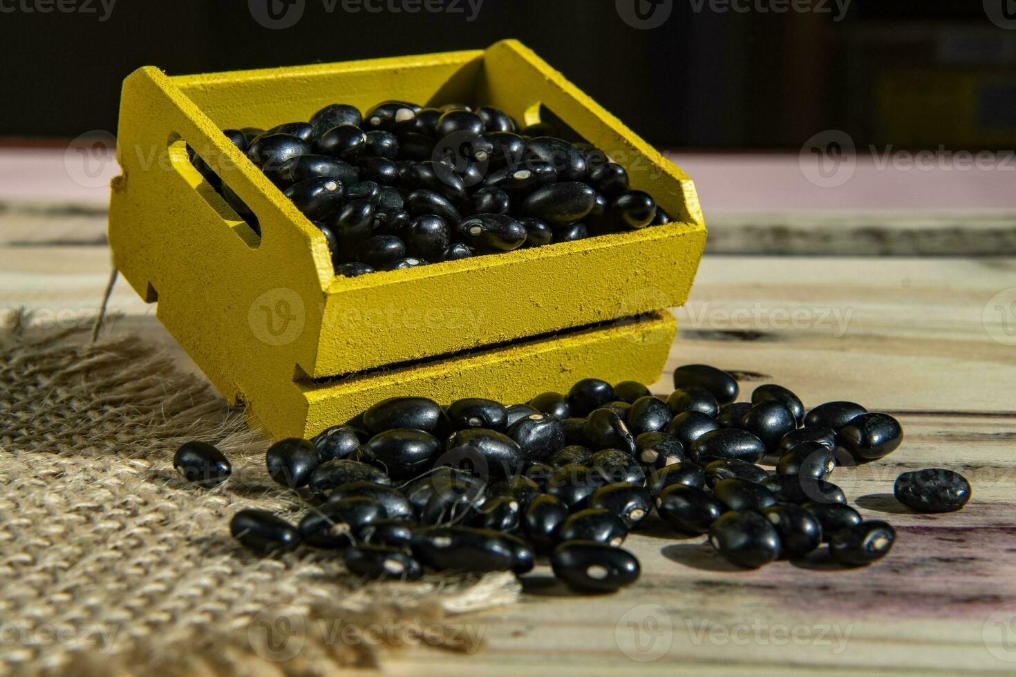 Gelb Box mit Brasilianer schwarz Bohnen foto