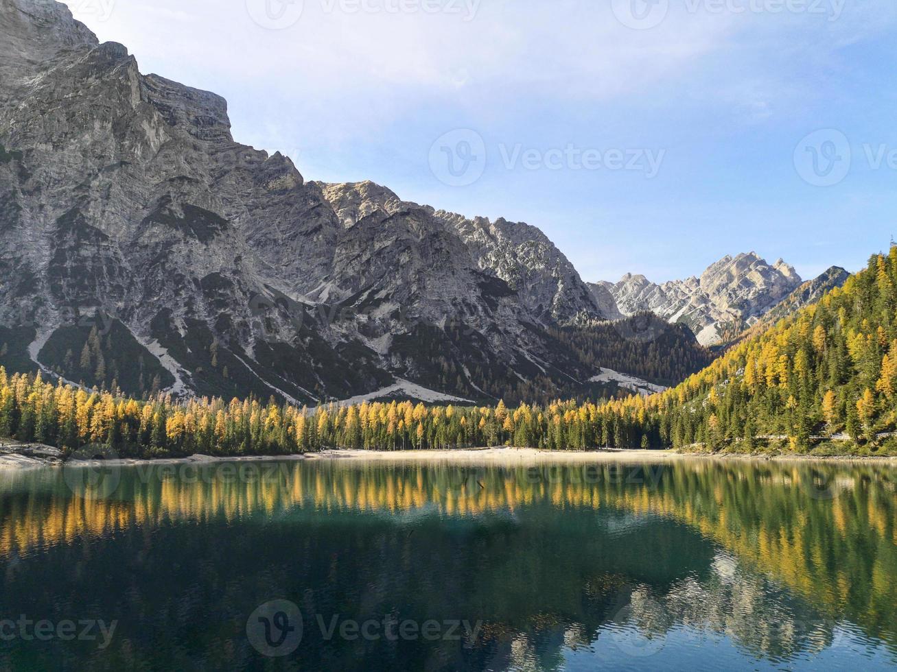 Pragser Wildsee im Trentino-Südtirol-Italien foto