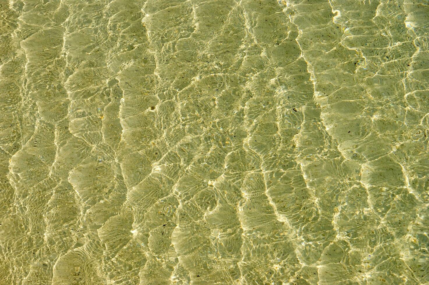 das Farben von das Wasser Oberfläche foto