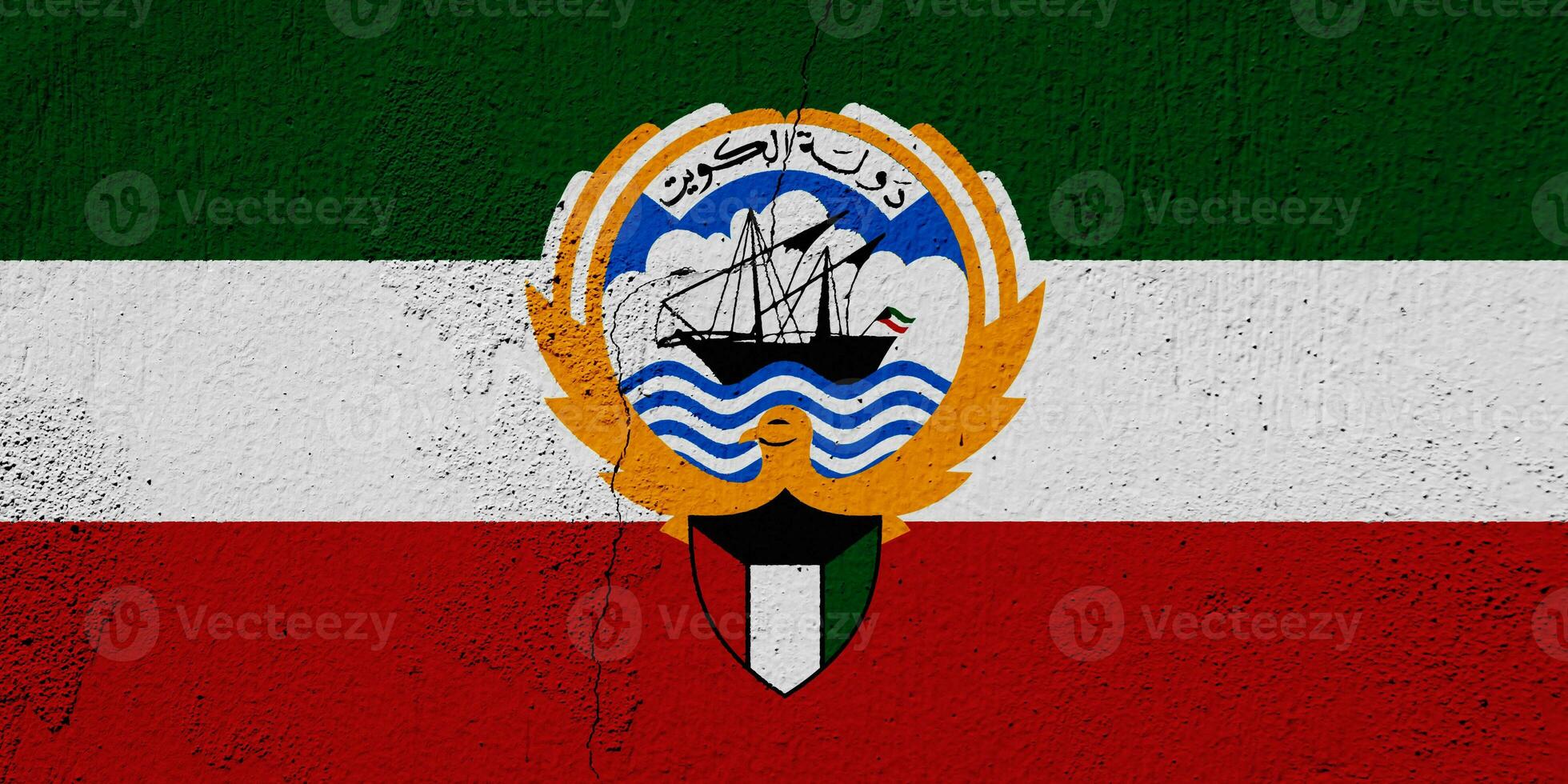 Flagge und Mantel von Waffen von Zustand von Kuwait auf ein texturiert Hintergrund. Konzept Collage. foto