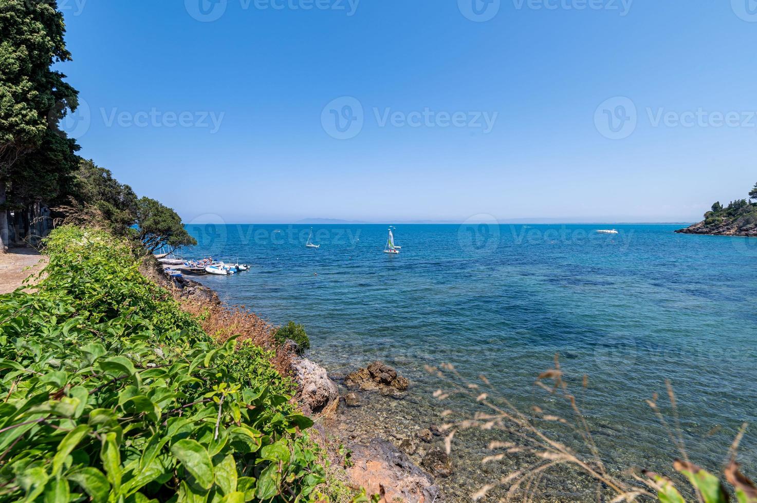 Blick auf eine Bucht in Porto Santo Stefano foto