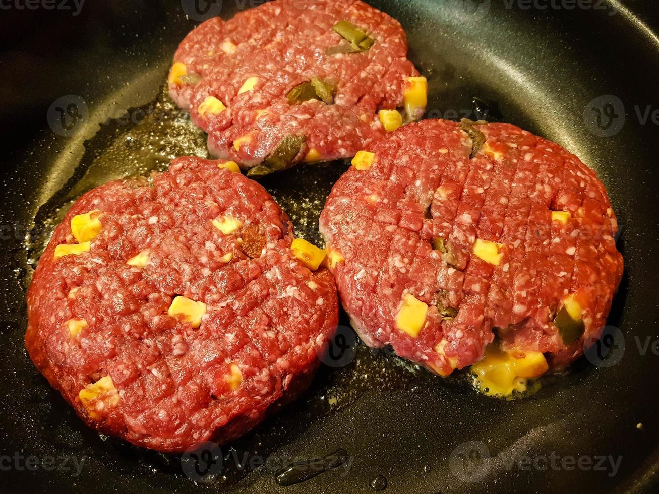 hausgemachte Chilly Cheese Burger Patties foto