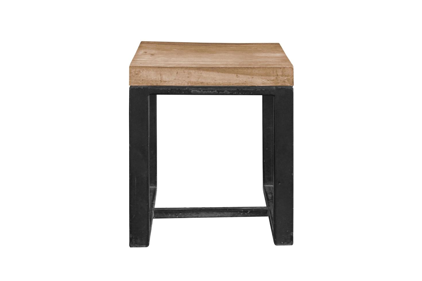 Holzstahlbeine vereinfachter Stuhl isoliert auf weißem Hintergrund foto