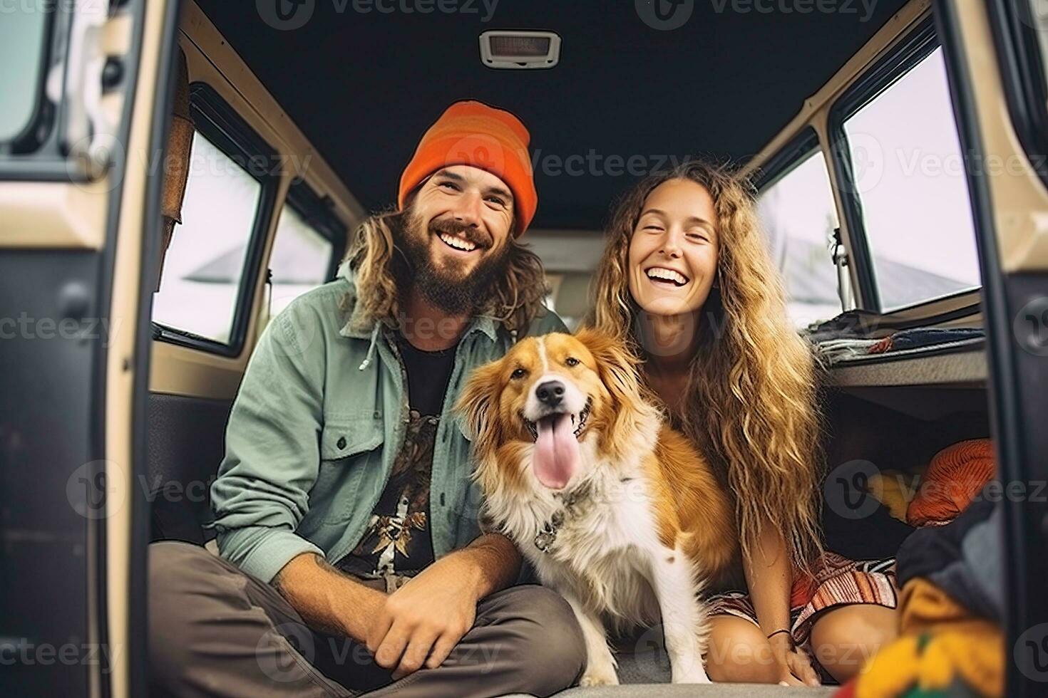 Hipster Paar und ihr Hund genießen ein Camping Abenteuer auf ein Mini van Abenteuer, Camping im das großartig draußen, Erstellen dauerhaft Erinnerungen. generativ ai foto
