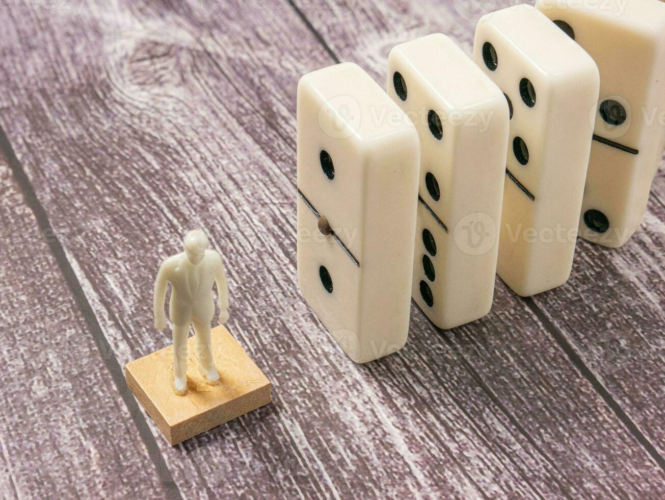 das Domino ist ein klassisch Tischplatte Spiel zum Geschäft Konzept foto