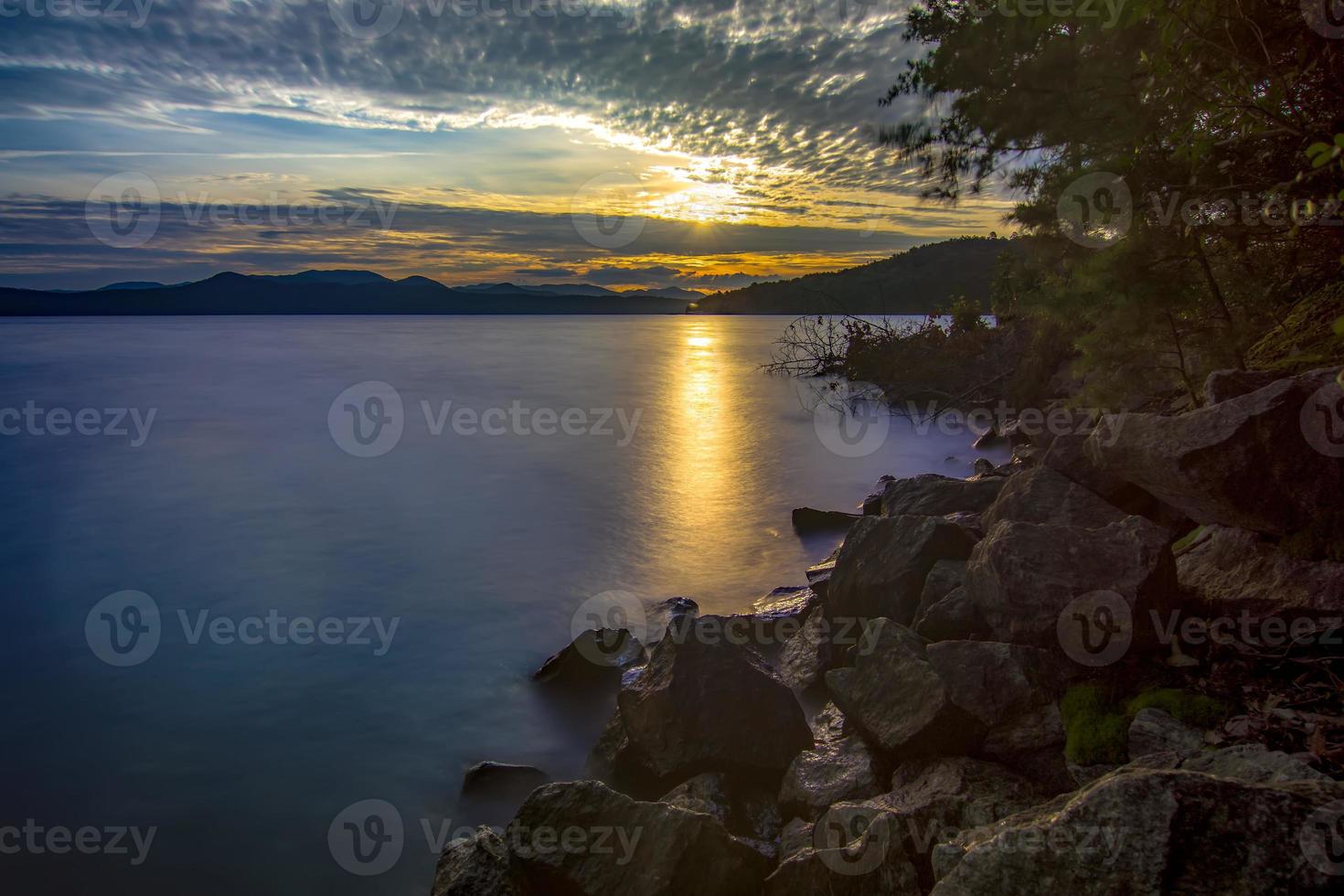 Sonnenaufgang am Lake Jocassee South Carolina foto