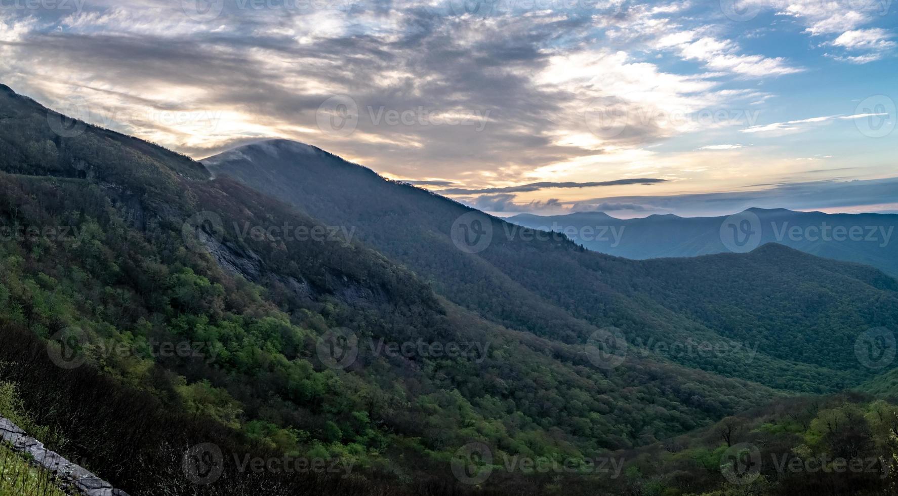 Blue Ridge Mountains in der Nähe des Mount Mitchell und der schroffen Gärten foto