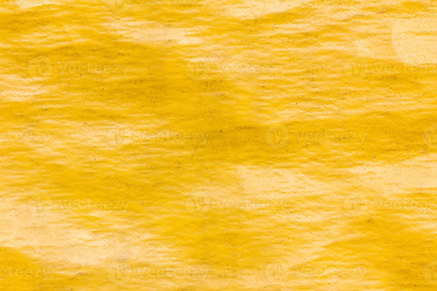 alter gelber Sonnenschutz aus Kunststoff mit Staub foto
