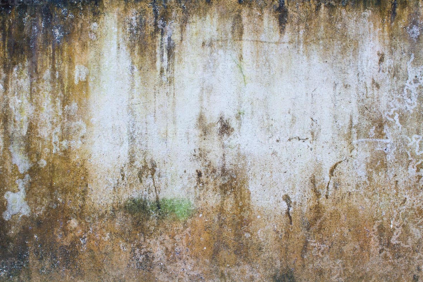 rotbraune Grunge-Wand, mit weißem Raum in der Mitte foto