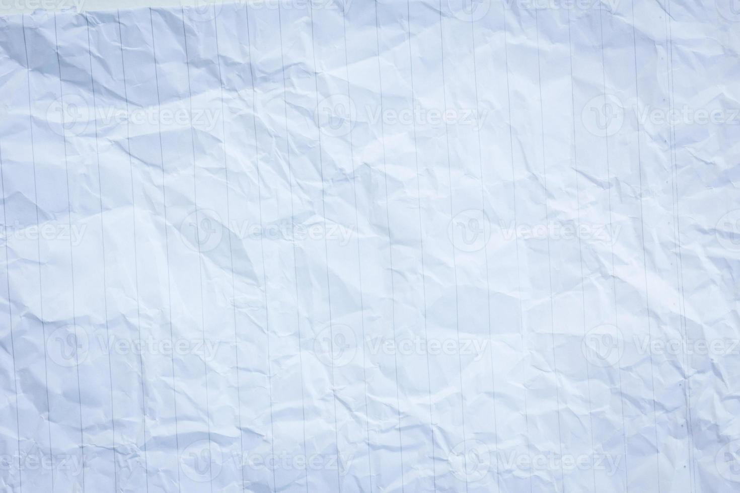 extreme Nahaufnahme von zerknittertem Papier mit vertikalen Linien foto