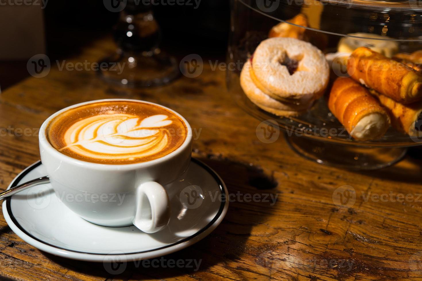 italienischer künstlerischer Cappuccino foto