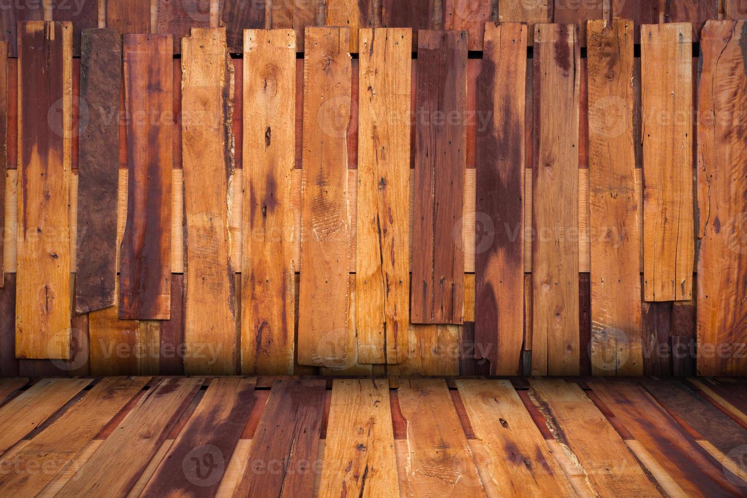 unregelmäßiger holzpaneelwandinnenhintergrund, perspektivisches design. foto