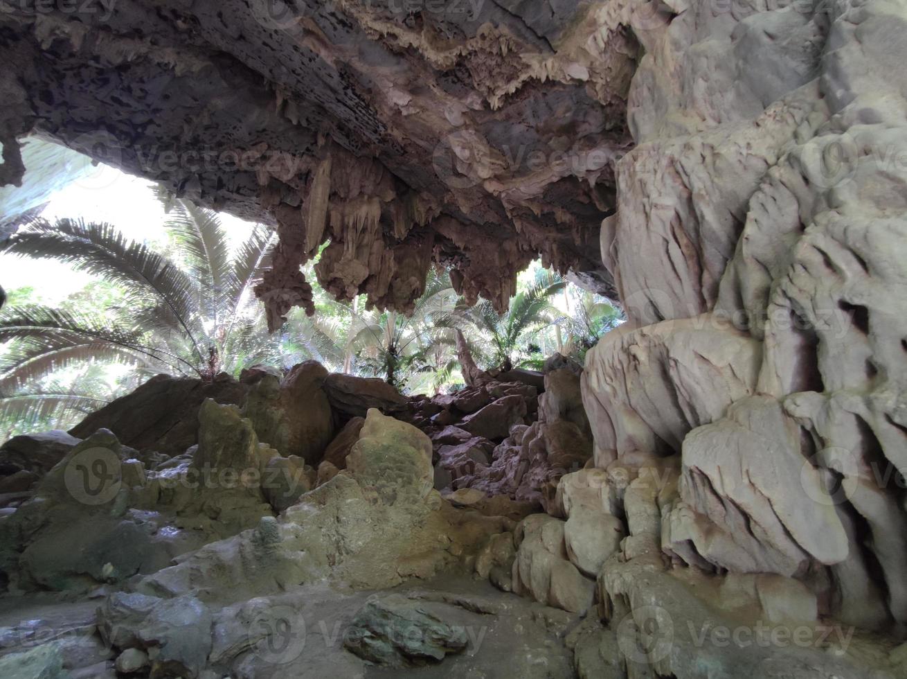 horizontales foto der naturhöhle in thailand