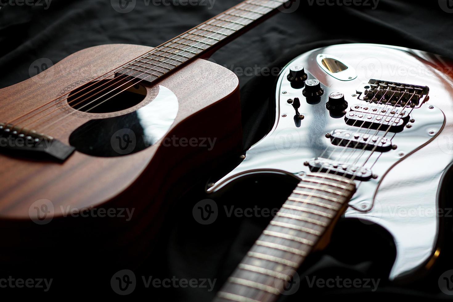 E-Gitarre und Akustikgitarre, Makro abstrakt foto