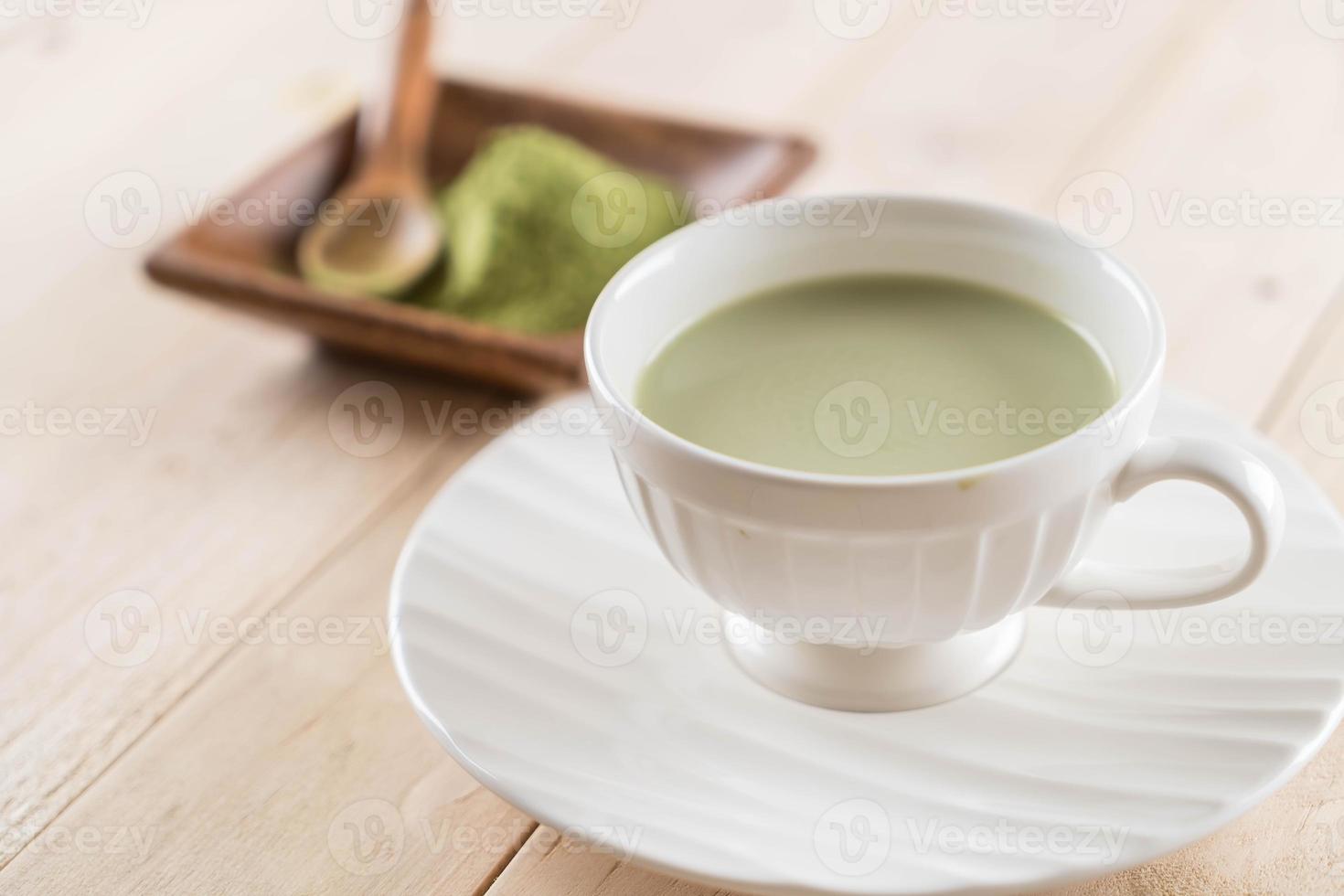 eine Tasse Matcha Latte Grüntee foto