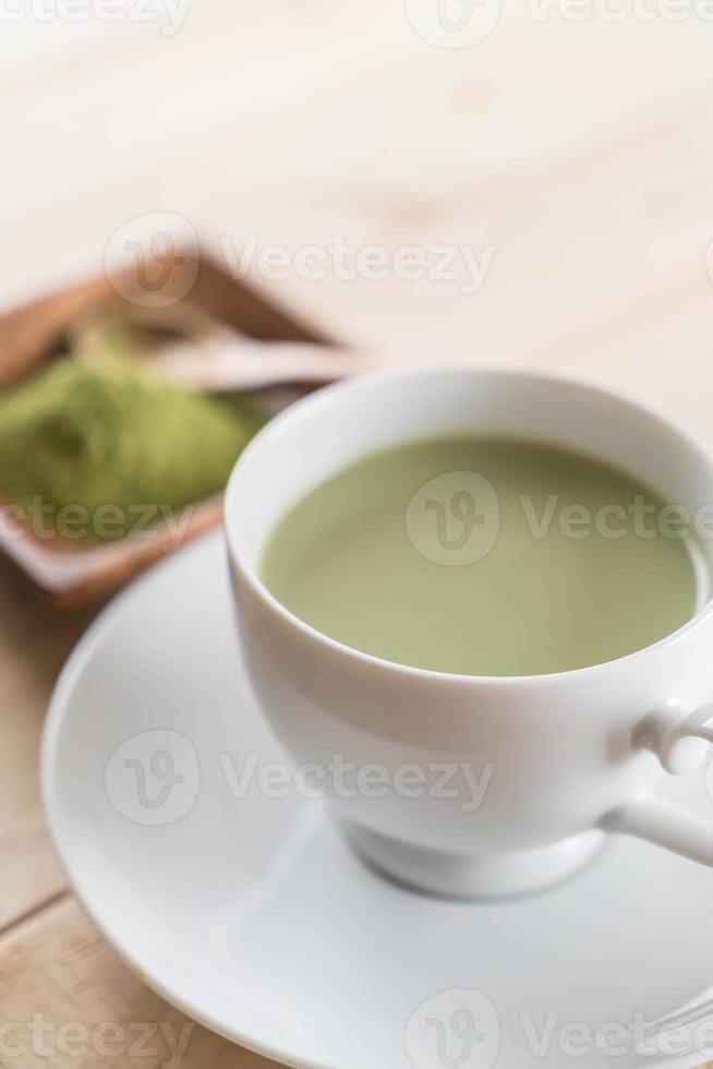 eine Tasse Matcha Latte Grüntee foto