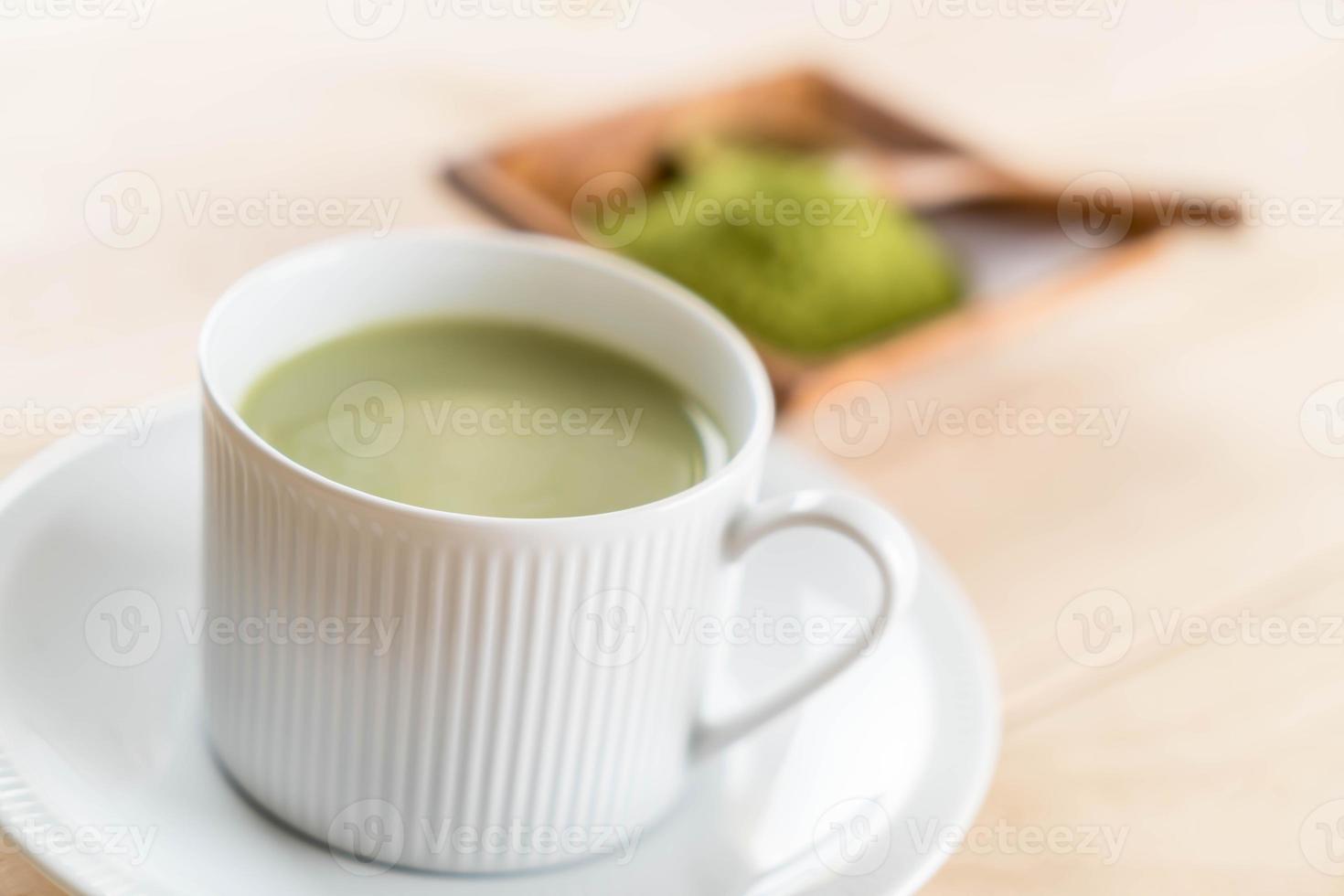 eine Tasse Matcha Latte Grüntee foto