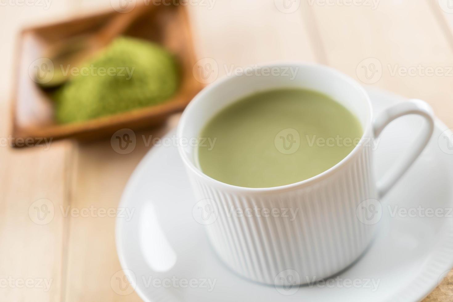 eine Tasse Matcha Latte Grüntee foto