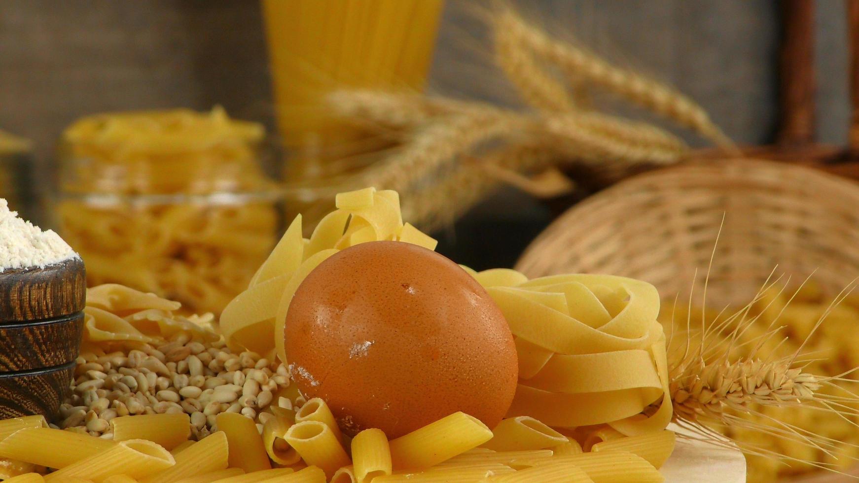 italienische Makkaroni-Nudeln ungekocht foto