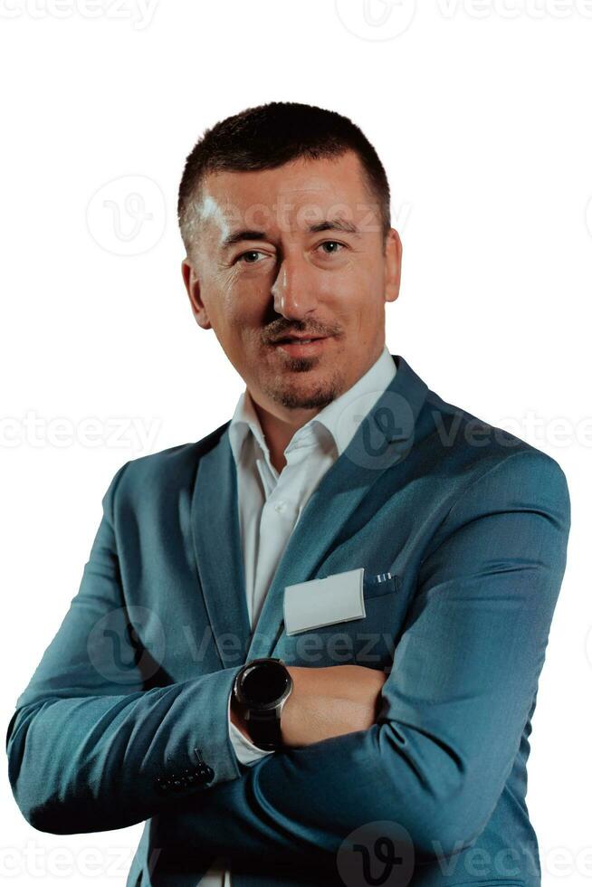 Porträt von Geschäftsmann mit gekreuzt Waffen isoliert auf Weiß Hintergrund foto