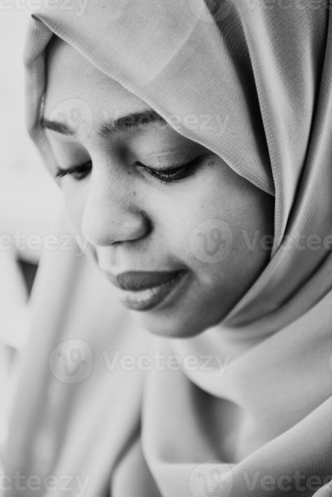 Porträt einer afrikanischen muslimischen Geschäftsfrau foto