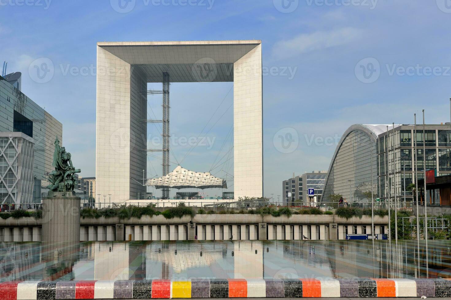 moderne gebäude im neuen zentrum von paris foto