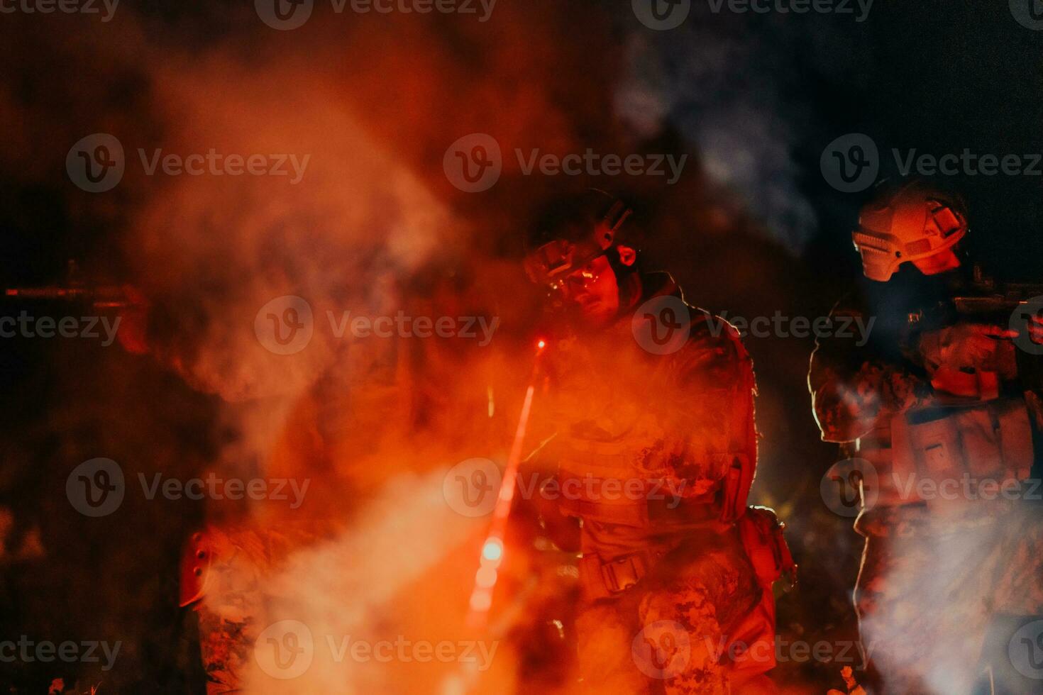 Soldaten Kader im Aktion auf Nacht Mission mit Laser- Sicht Strahl Beleuchtung Militär- Mannschaft Konzept foto