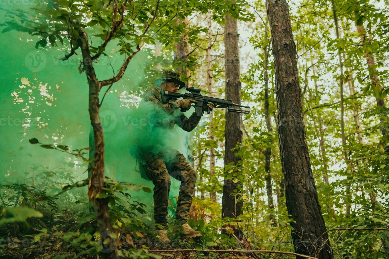 Schlacht von das Militär- im das Krieg. Militär- Truppen im das Rauch foto