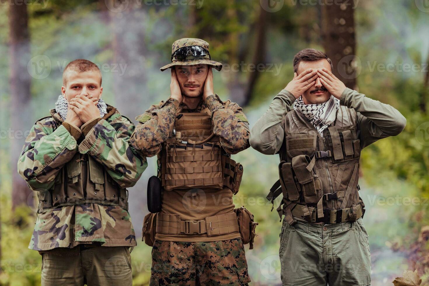 Gruppe von Soldaten im Gegenteil Seiten feiern Frieden nach Schlacht durch zeigen blind stumm und taub Symbole foto