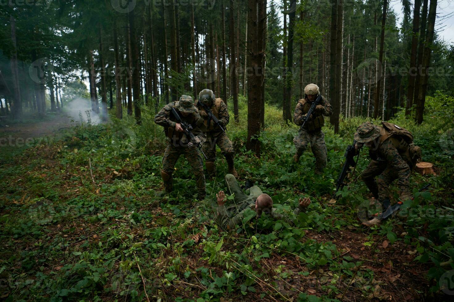 Marinesoldaten nehmen Terroristen lebendig gefangen foto