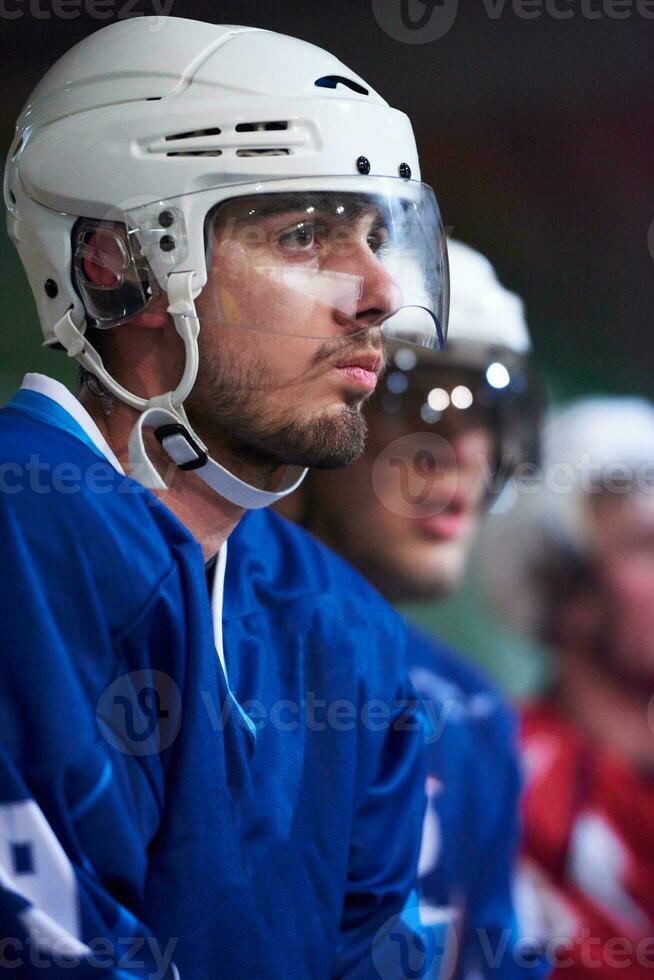 Eishockeyspieler auf der Bank foto