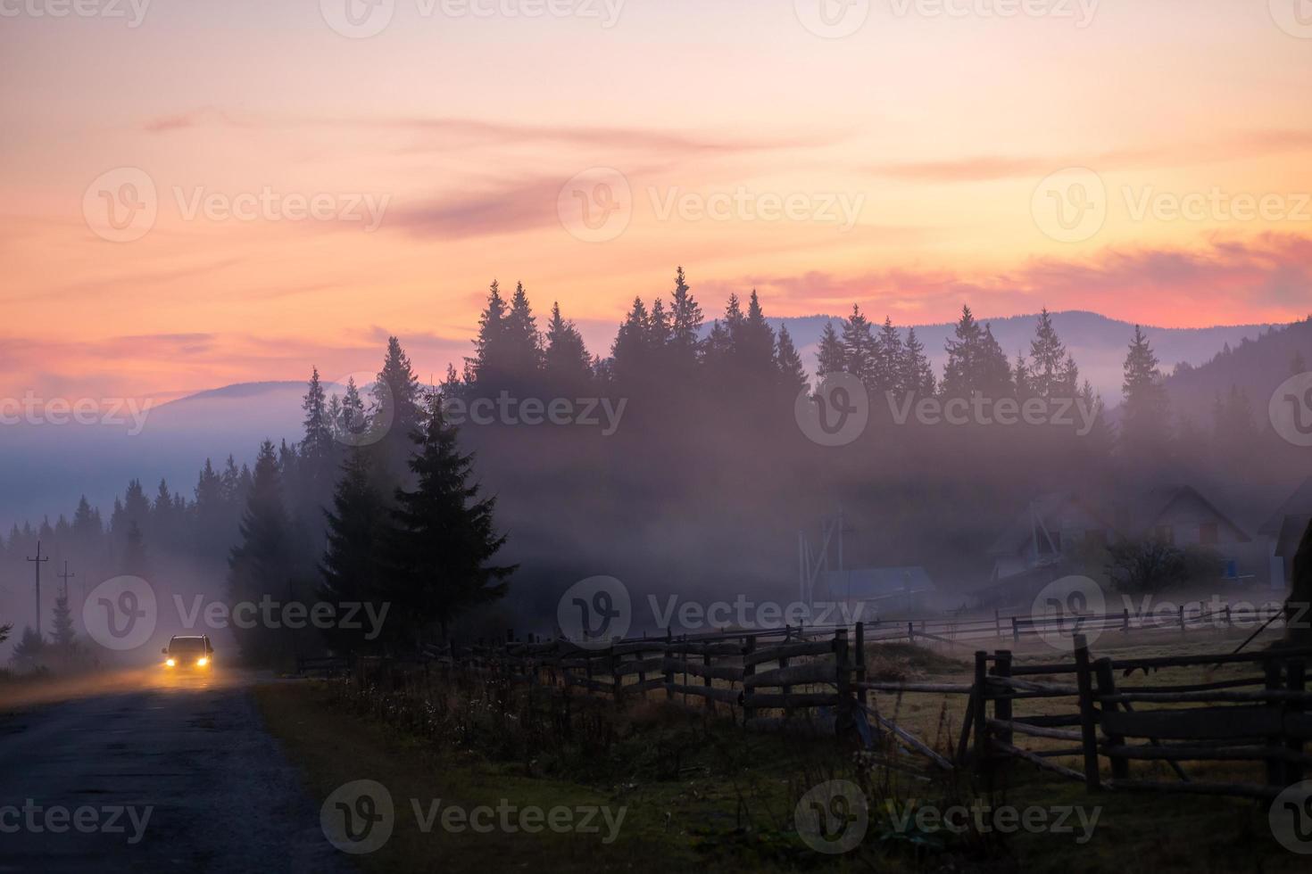 Landschaftsnaturansicht von der Straße auf Landschaft, Platz für Text. foto