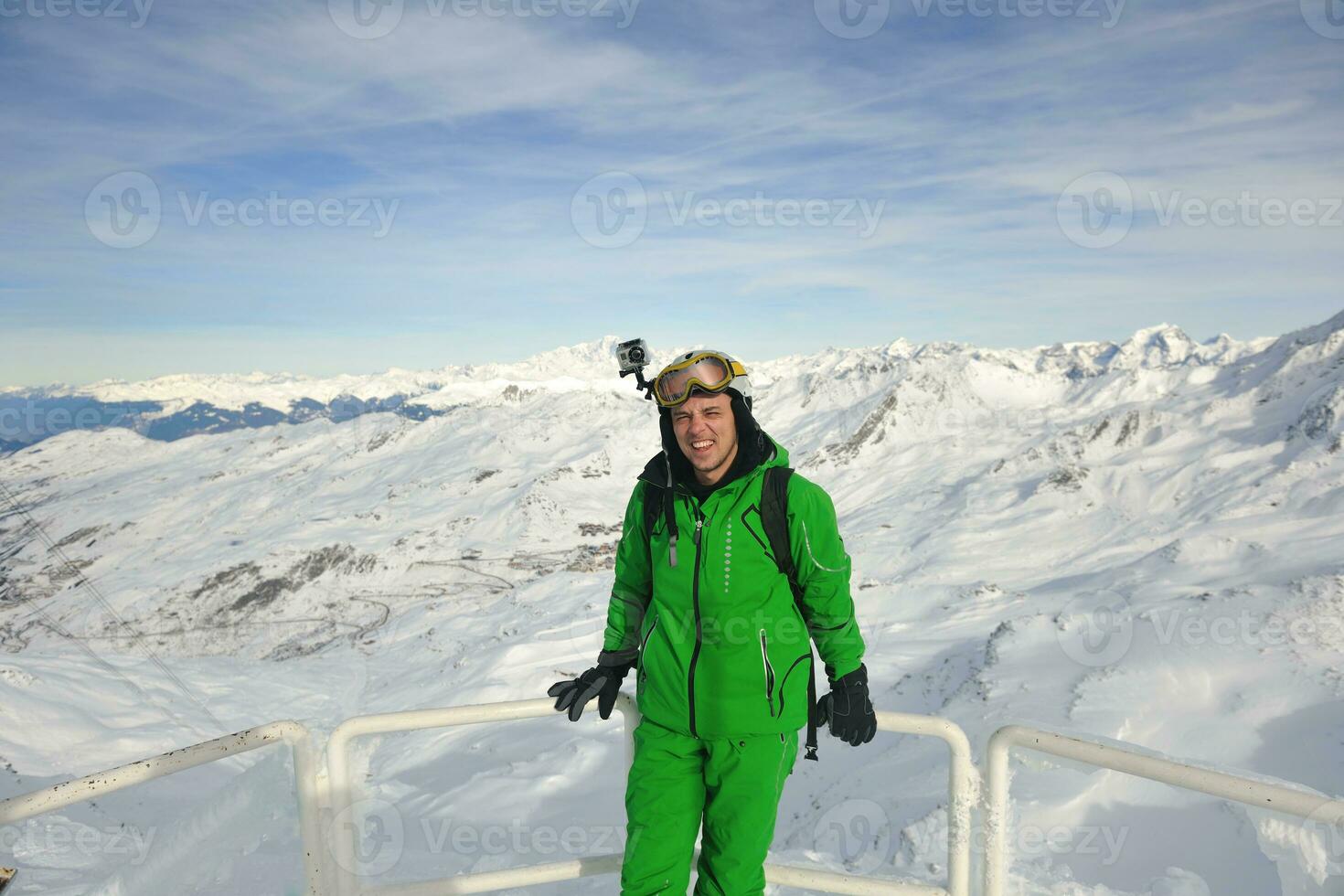 Skifahren jetzt in der Wintersaison foto