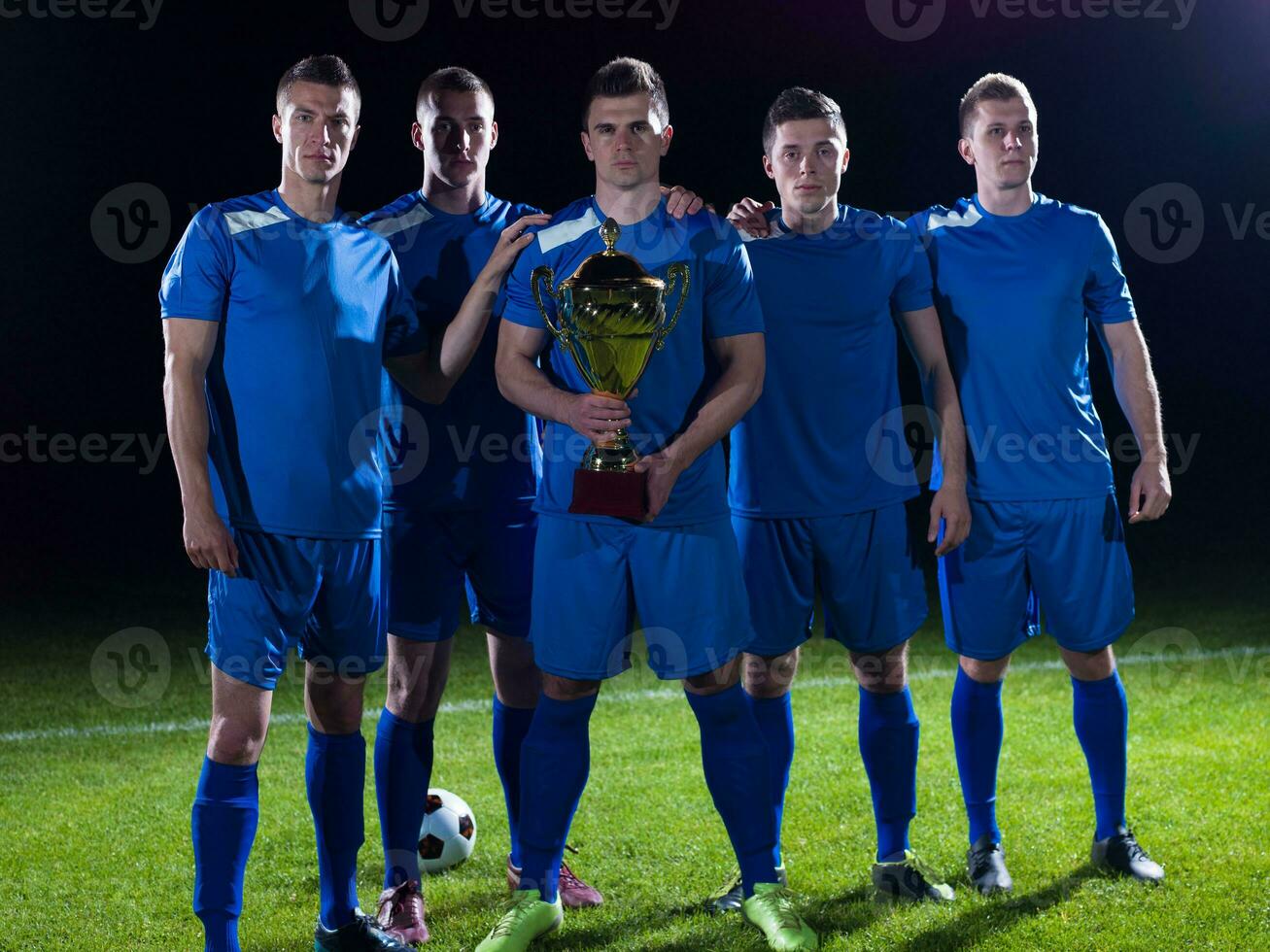 Fußballspieler feiern den Sieg foto